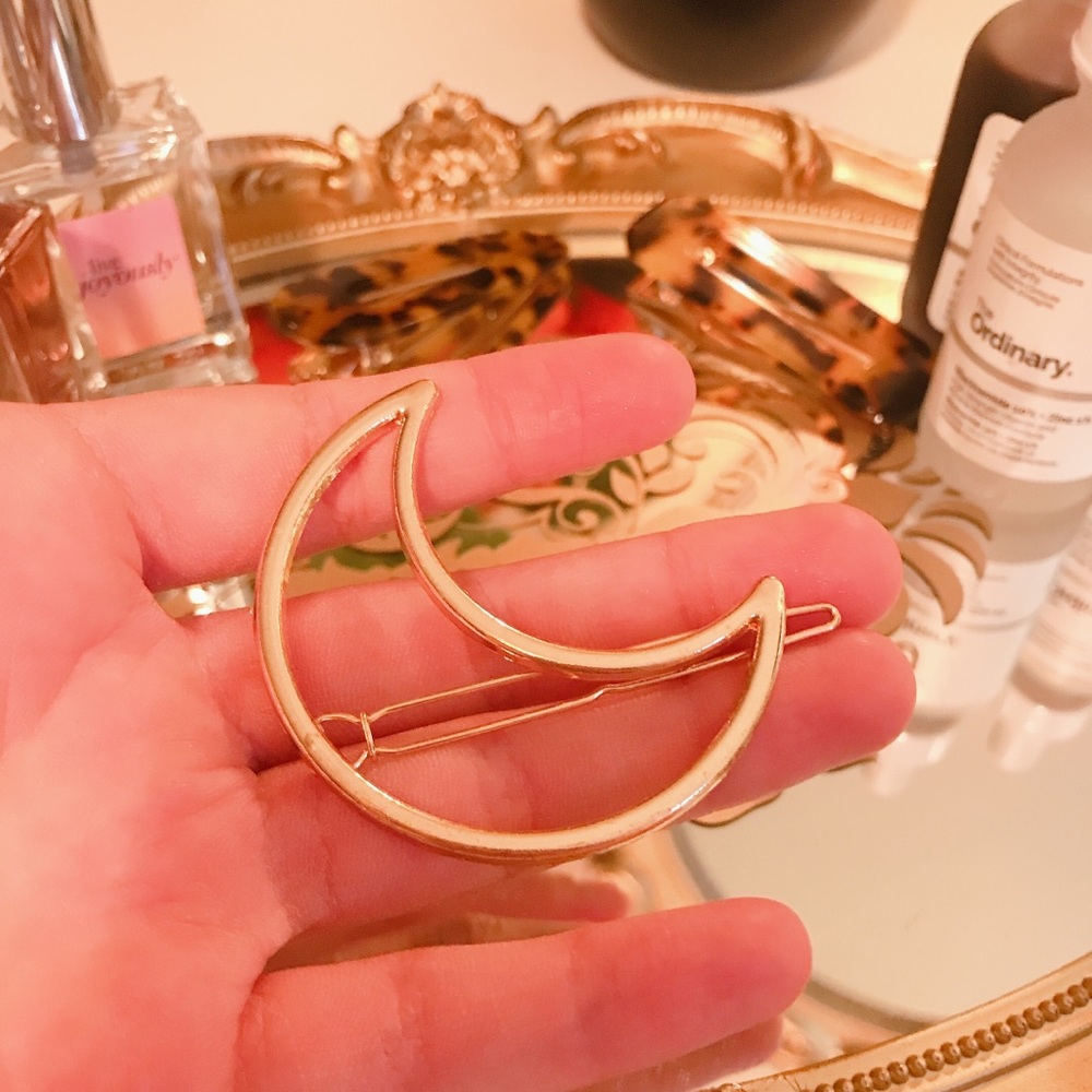 Moon hair clip